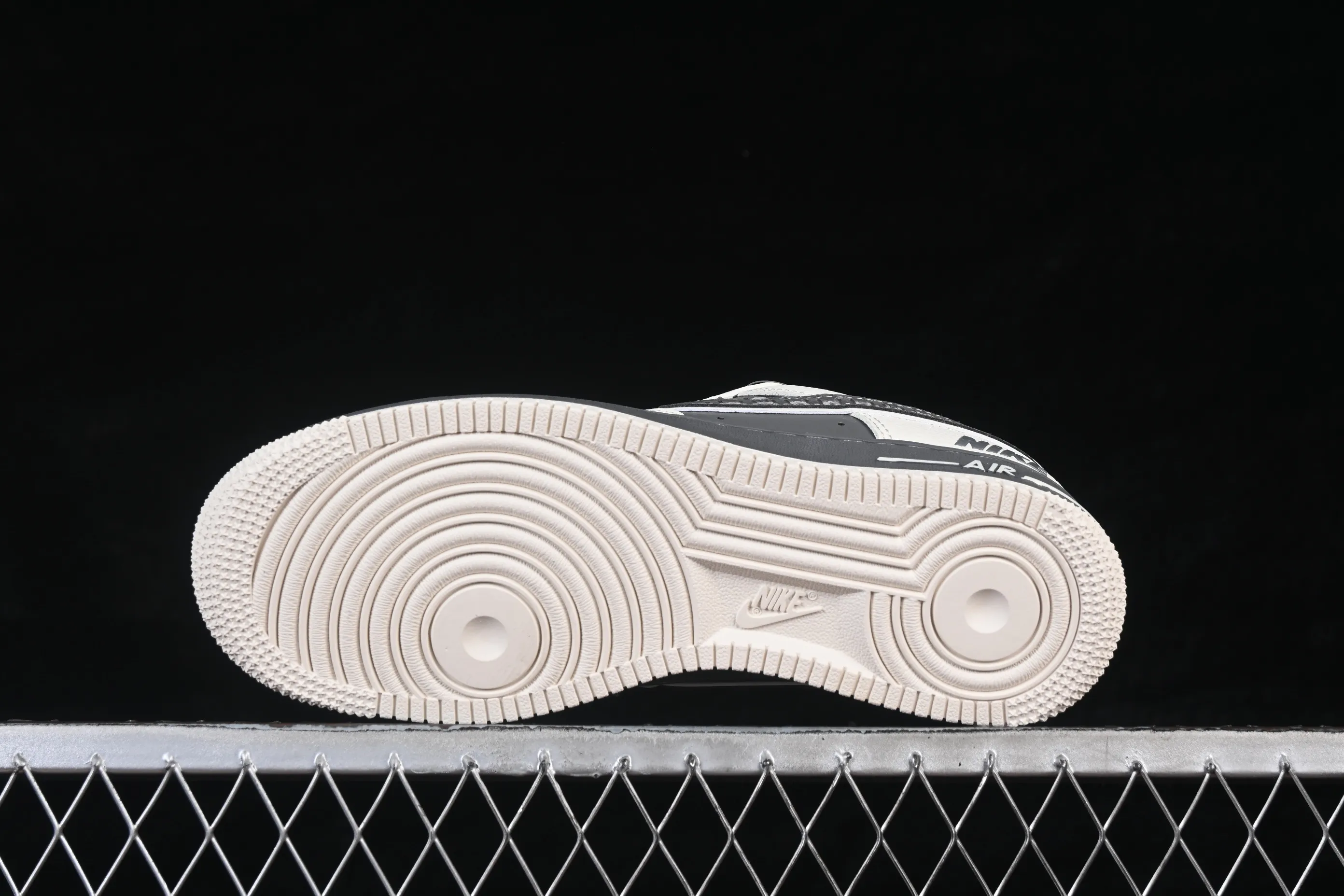 All categories Nk Air Force 1 Air Force series Nk Air Force 1 Low Air Force low-top Nike Air Force 1'07 Low off-white and dark gray Air Force 1 low-top casual sneakers SM6668-107